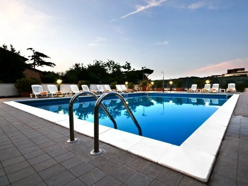 Hotel Capannelle Roma 4*, Rome